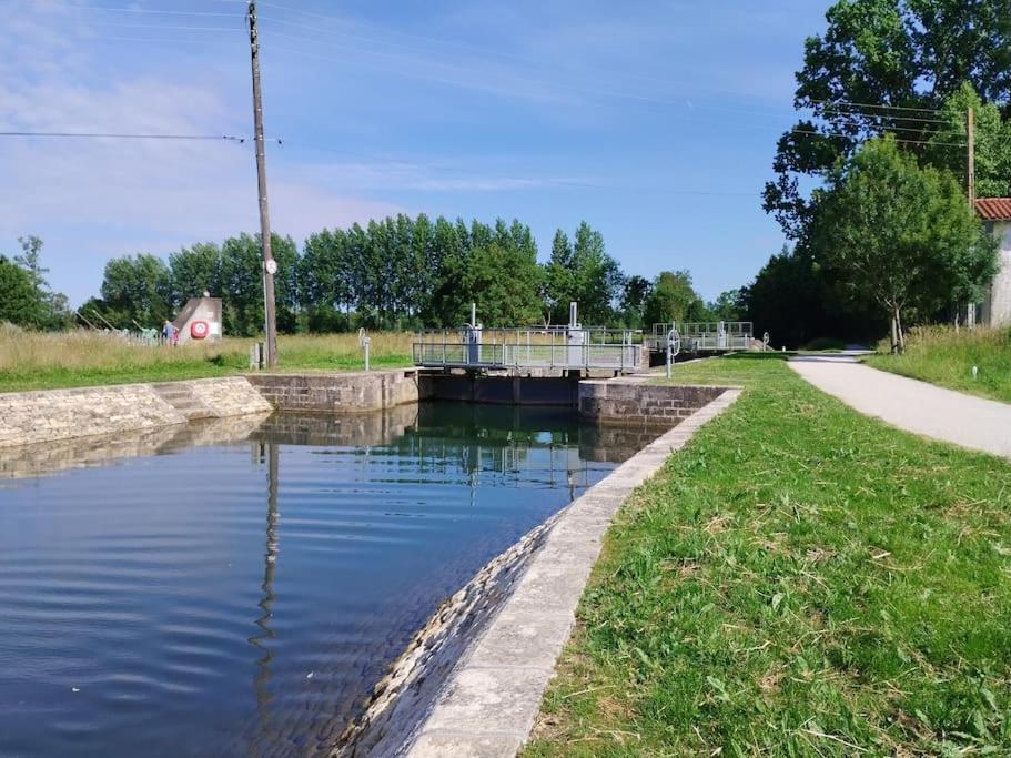 Gite Le Vieux Moulin Sansais Esterno foto